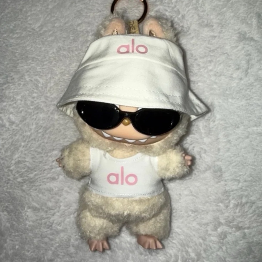Labubu Alo yoga tank top and hat